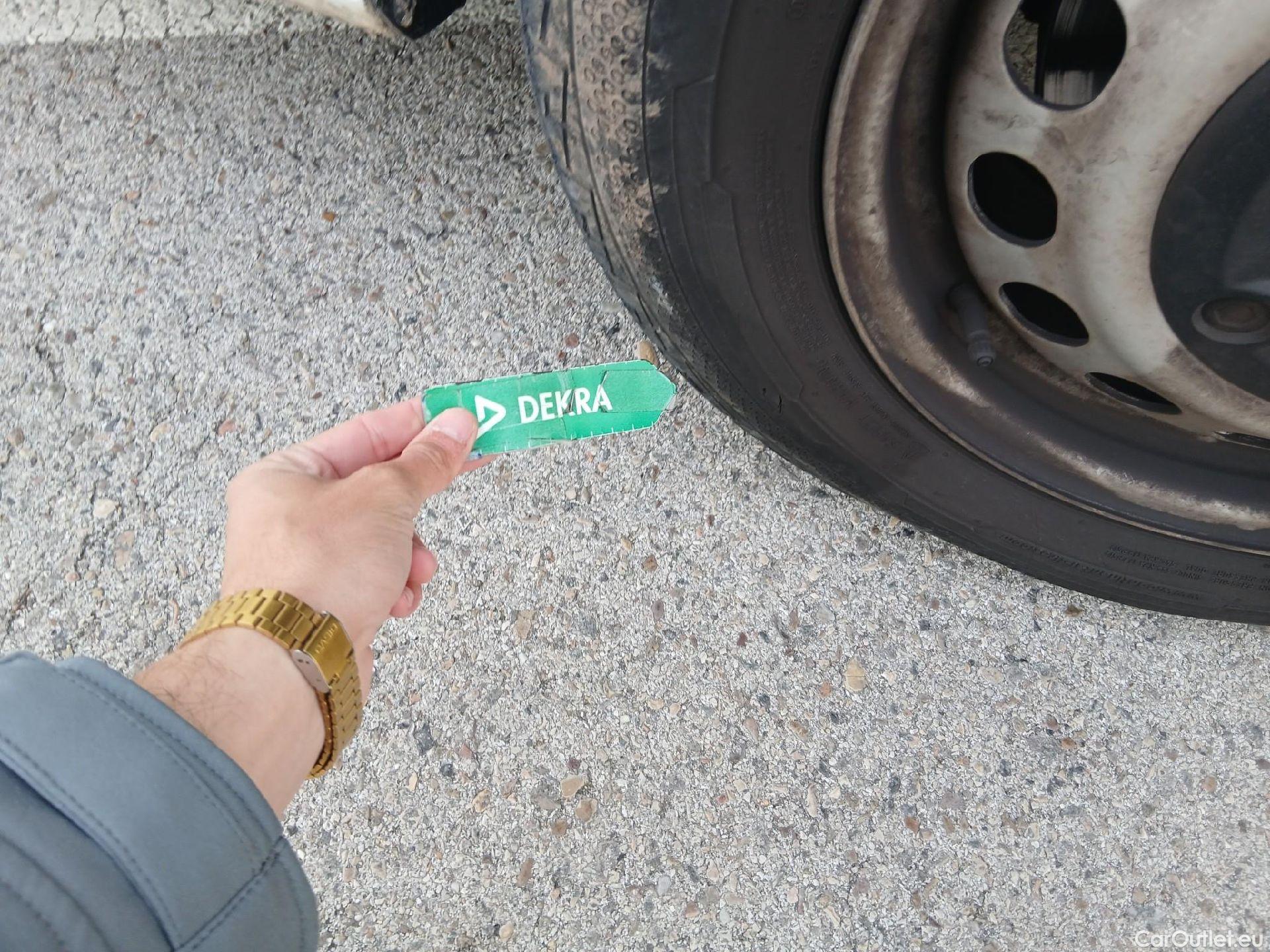  Peugeot  Expert PEUGEOT  / 2016 / 4P / furgón Furgón Pro 1.5 BlueHDi 120 Standard #40