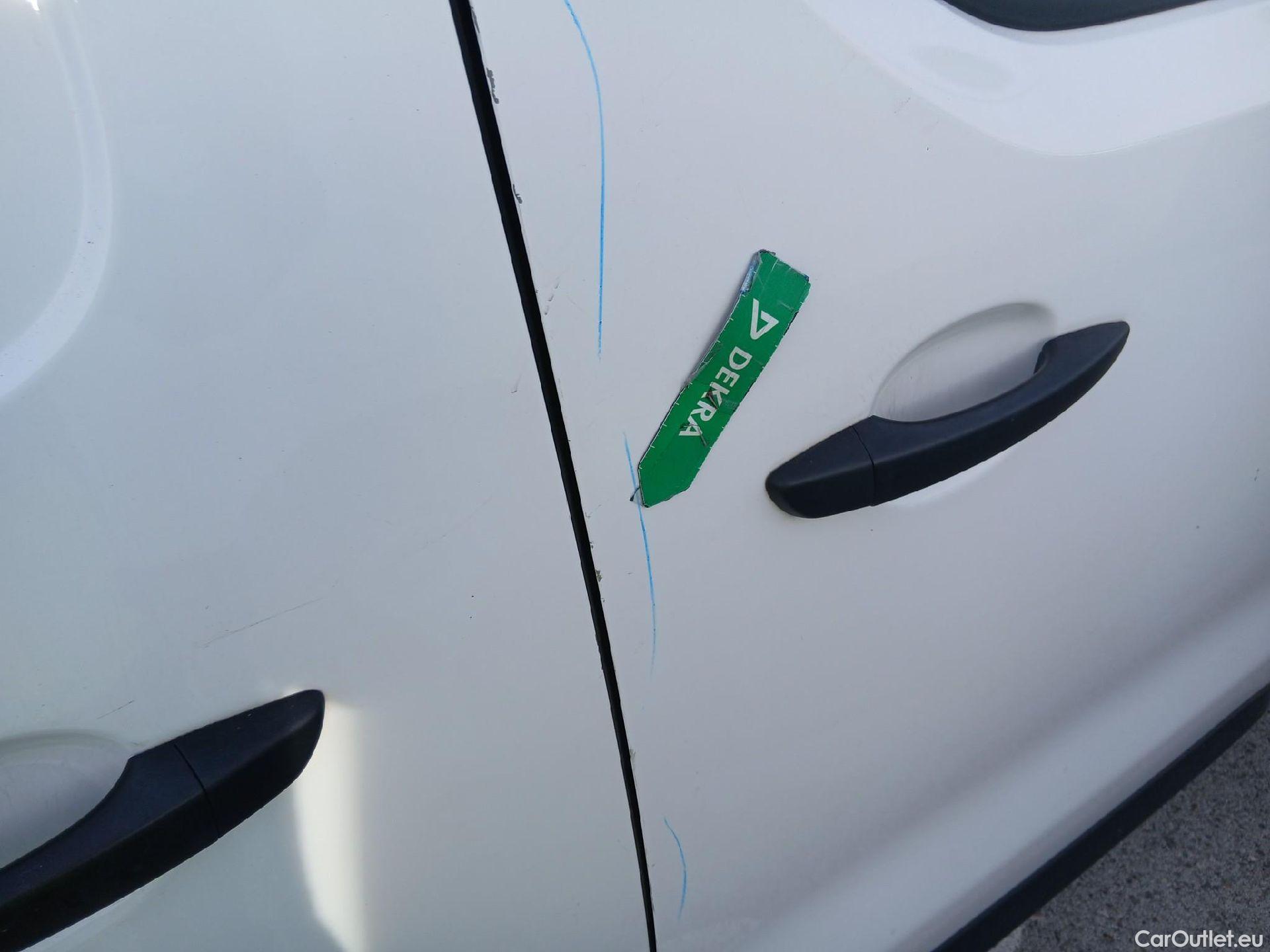  Peugeot  Expert PEUGEOT  / 2016 / 4P / furgón Furgón Pro 1.5 BlueHDi 120 Standard #37