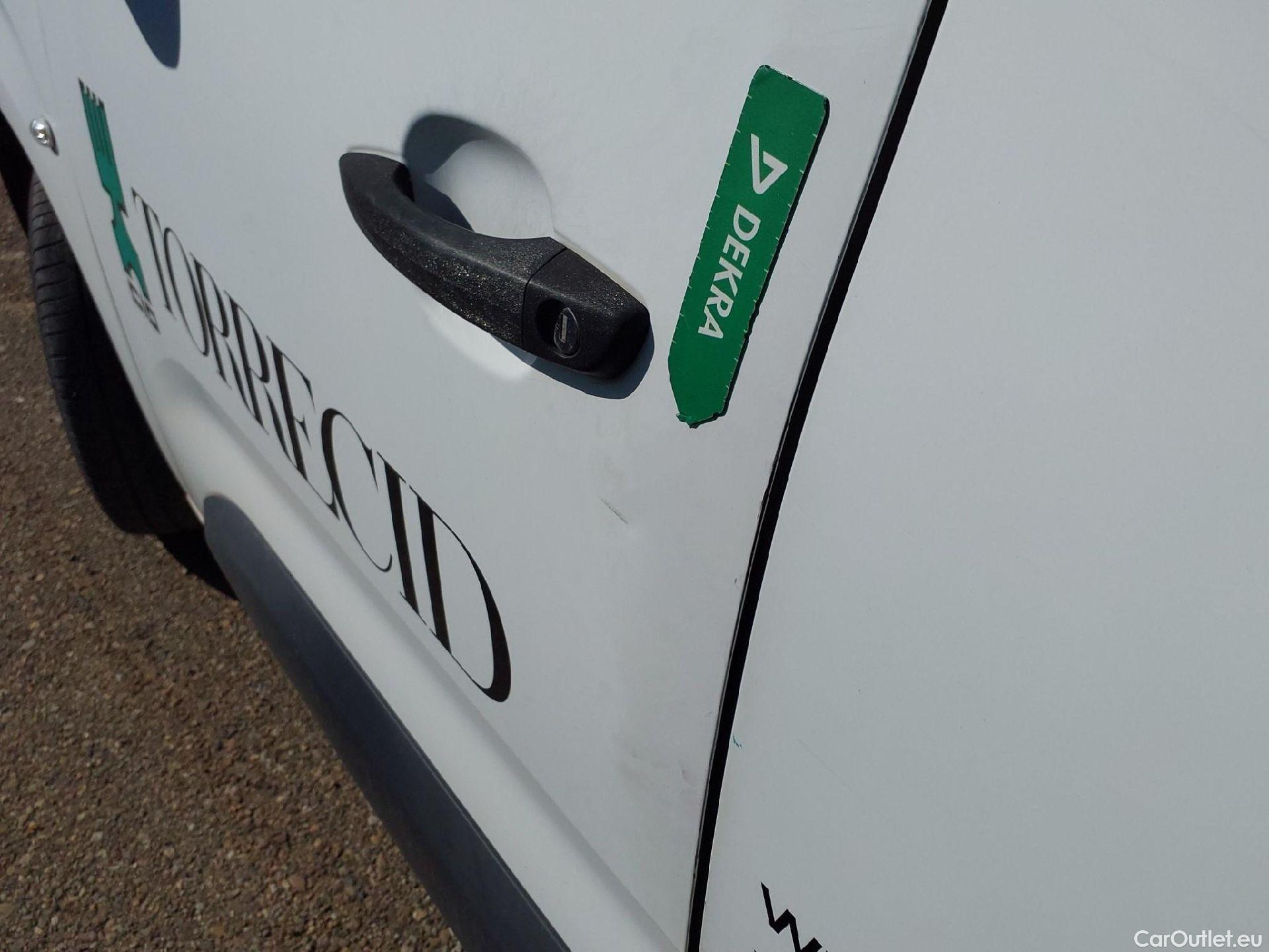  Opel  Combo OPEL  / 2018 / 3P / furgón derivado de turismo 1.6 TD S/S 74kW(100CV) Express L H1 1000 #16