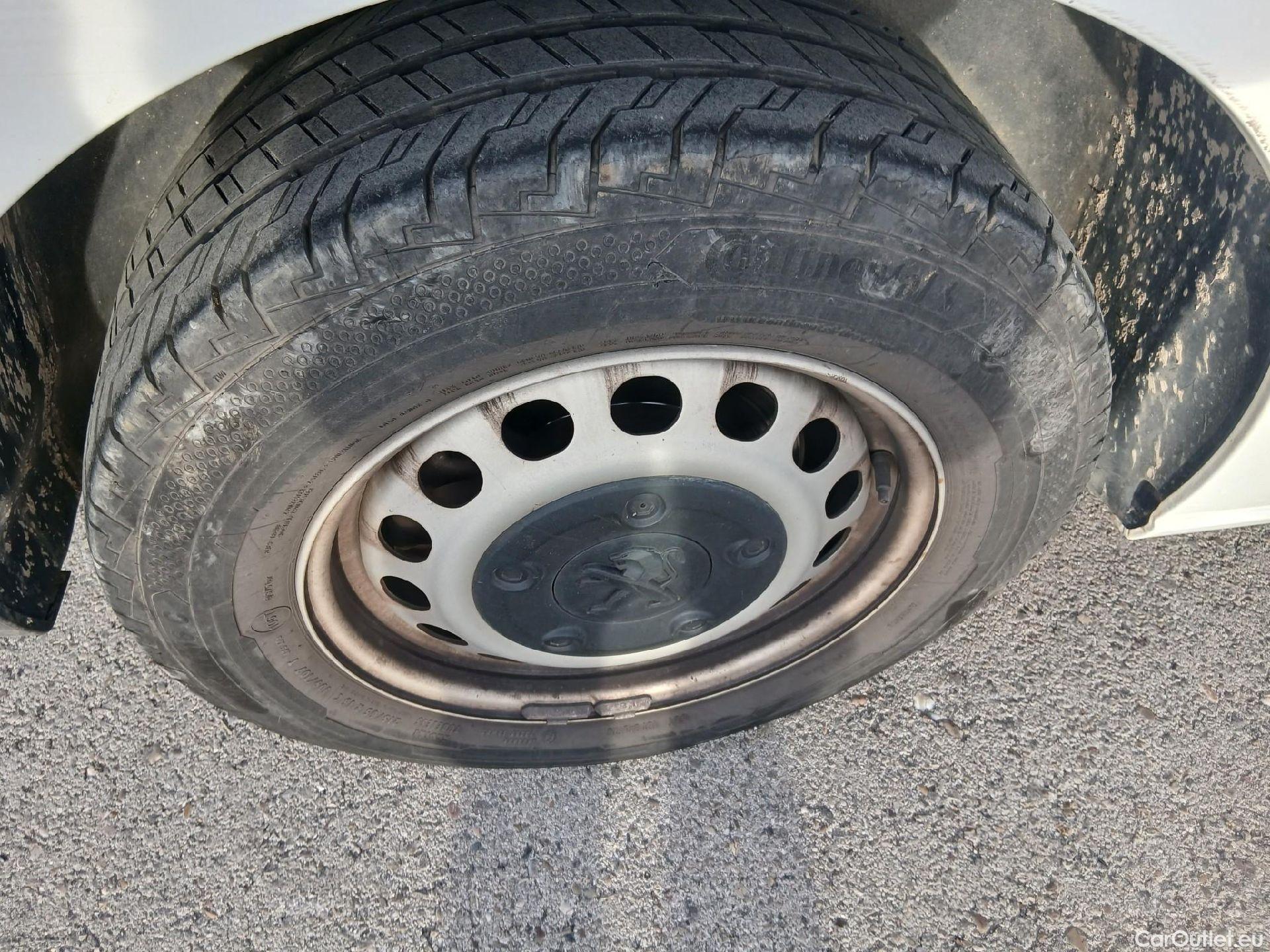  Peugeot  Expert PEUGEOT  / 2016 / 4P / furgón Furgón Pro 1.5 BlueHDi 120 Standard #31