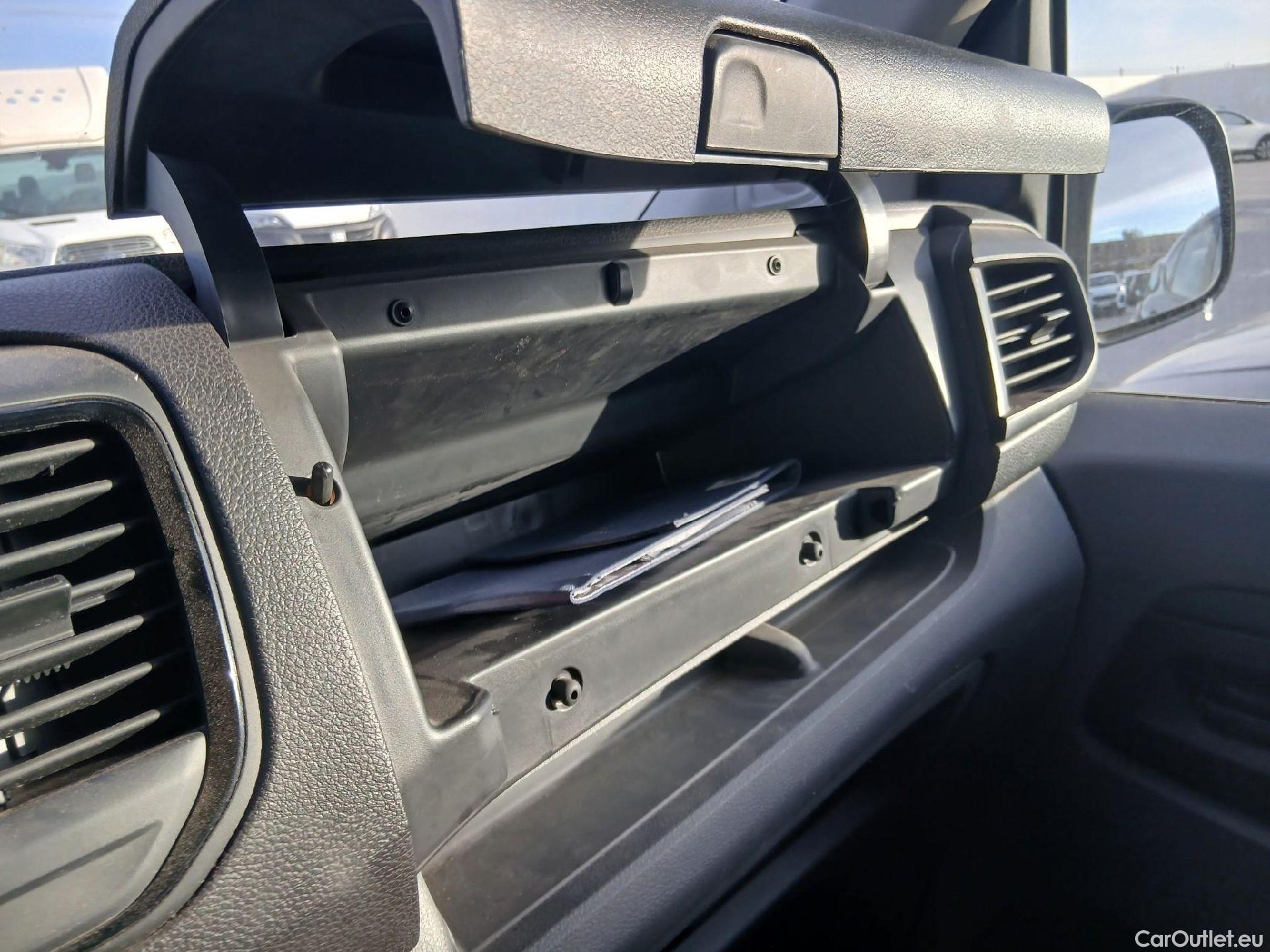  Peugeot  Expert PEUGEOT  / 2016 / 4P / furgón Furgón Pro 1.5 BlueHDi 120 Standard #2