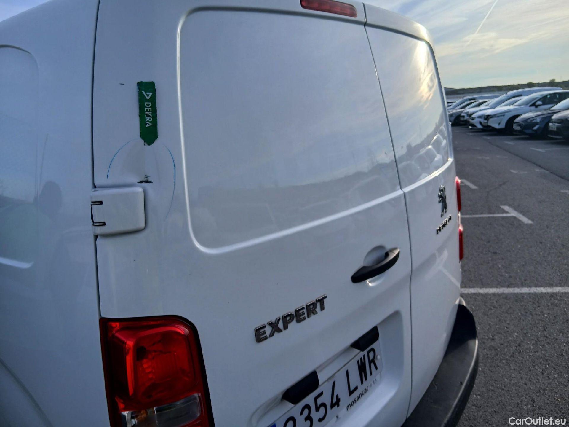  Peugeot  Expert PEUGEOT  / 2016 / 4P / furgón Furgón Pro 1.5 BlueHDi 120 Standard #24