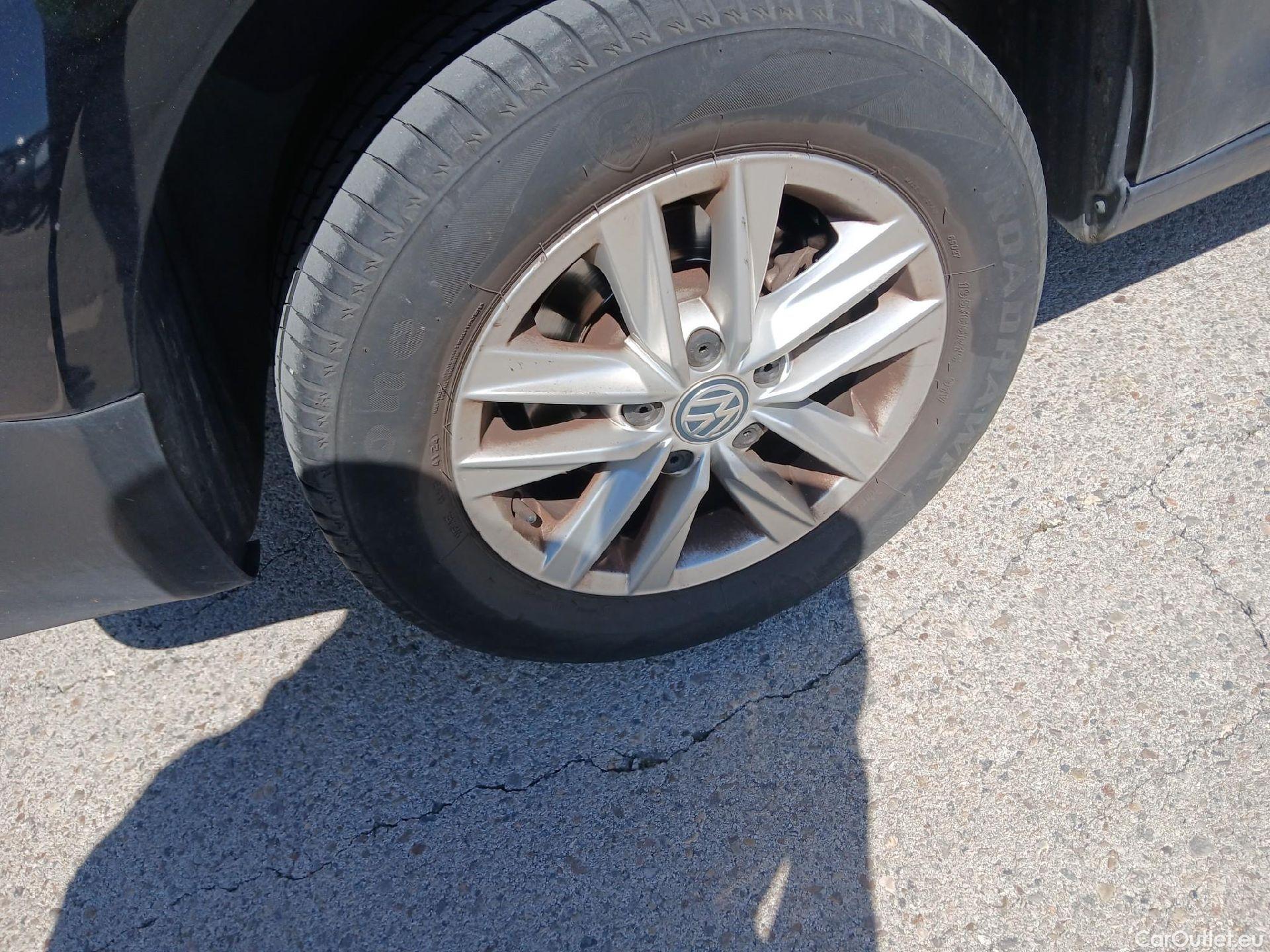  Volkswagen  Caddy VOLKSWAGEN  / 2015 / 4P / furgón derivado de turismo Profesional Furgón 2.0 TDI 55kW BMT #47