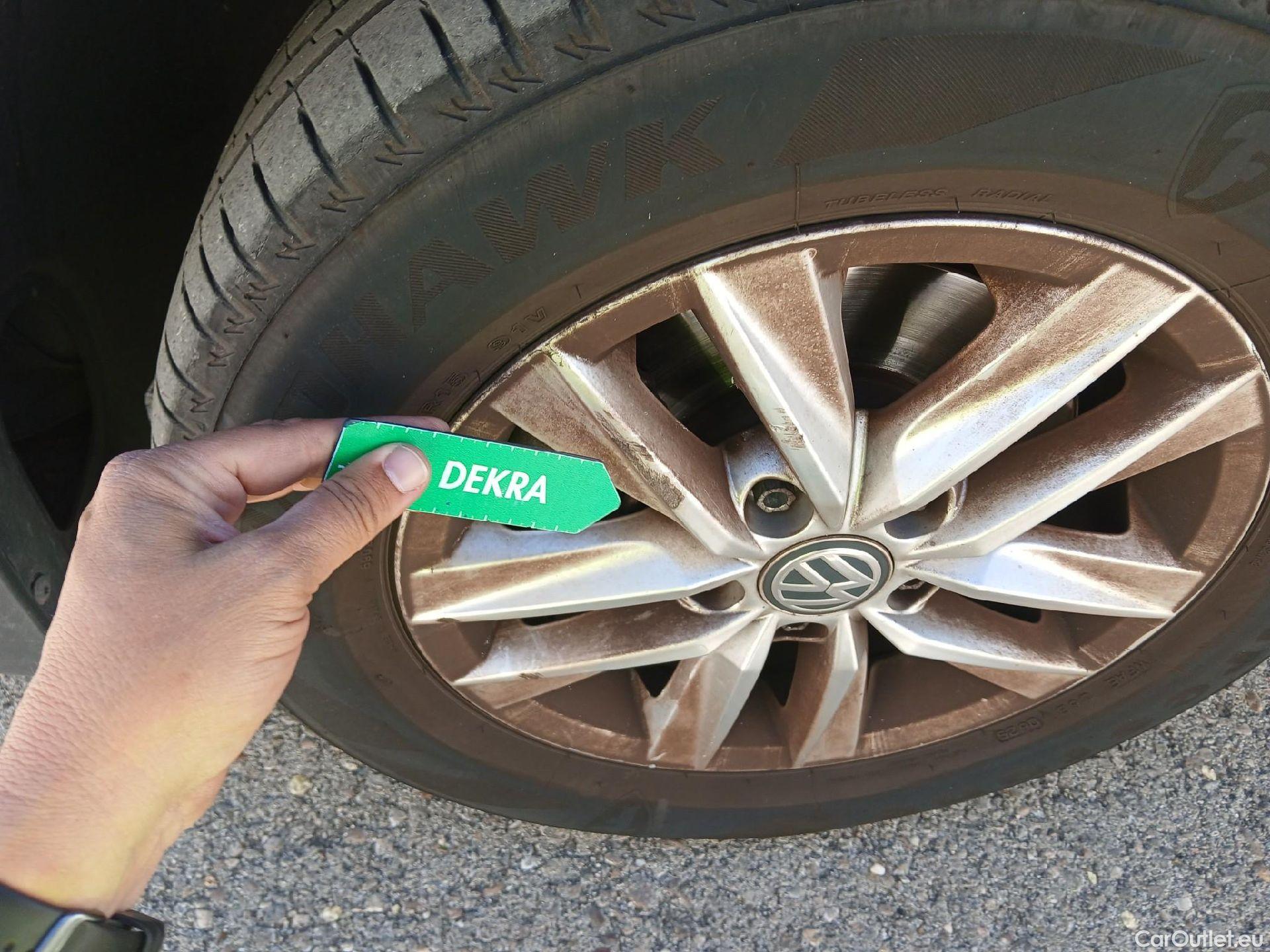  Volkswagen  Caddy VOLKSWAGEN  / 2015 / 4P / furgón derivado de turismo Profesional Furgón 2.0 TDI 55kW BMT #29