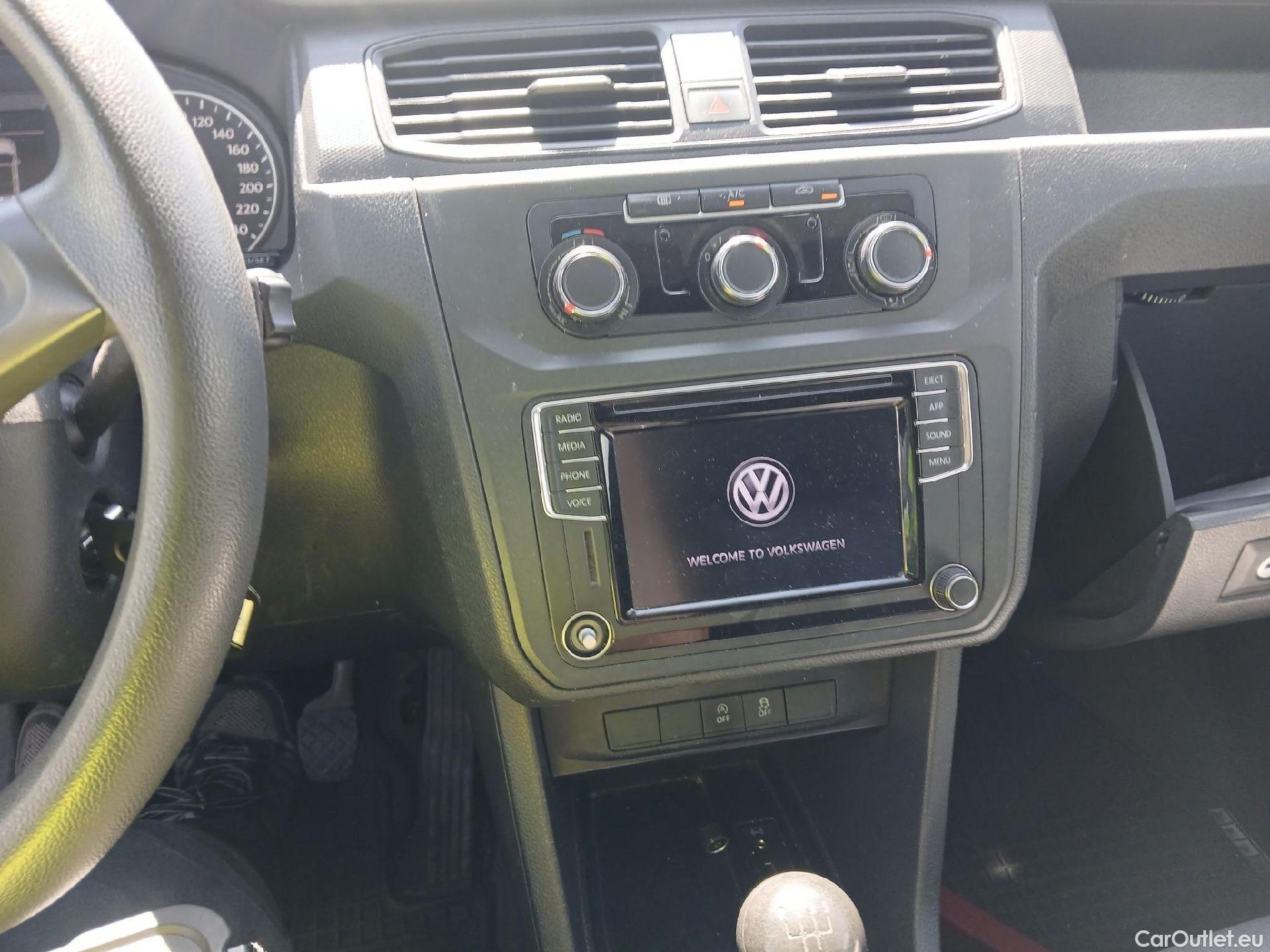  Volkswagen  Caddy VOLKSWAGEN  / 2015 / 4P / furgón derivado de turismo Profesional Furgón 2.0 TDI 55kW BMT #4