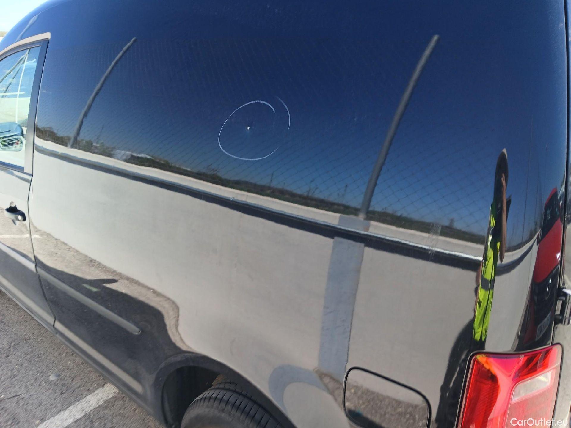  Volkswagen  Caddy VOLKSWAGEN  / 2015 / 4P / furgón derivado de turismo Profesional Furgón 2.0 TDI 55kW BMT #34