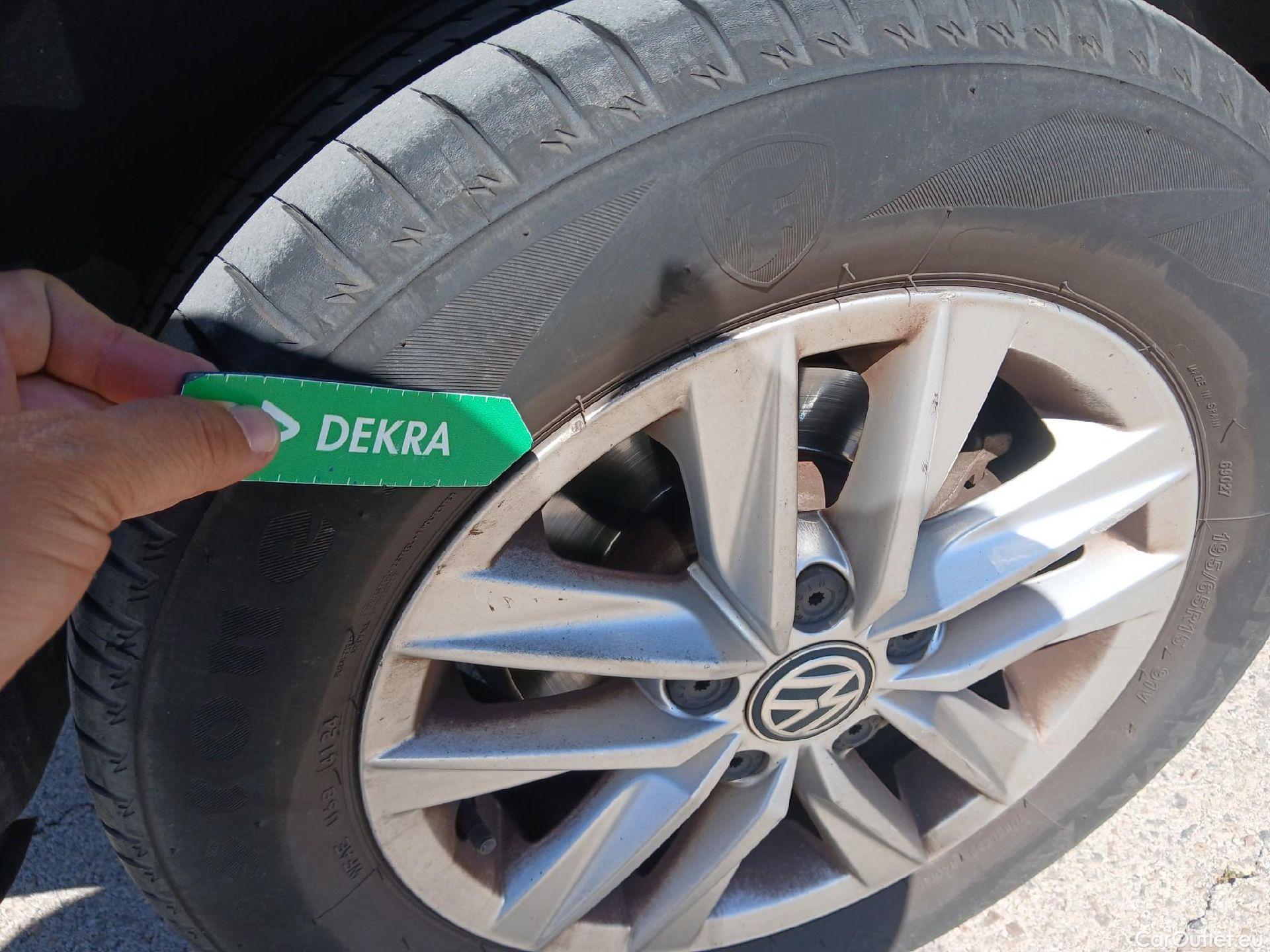  Volkswagen  Caddy VOLKSWAGEN  / 2015 / 4P / furgón derivado de turismo Profesional Furgón 2.0 TDI 55kW BMT #46