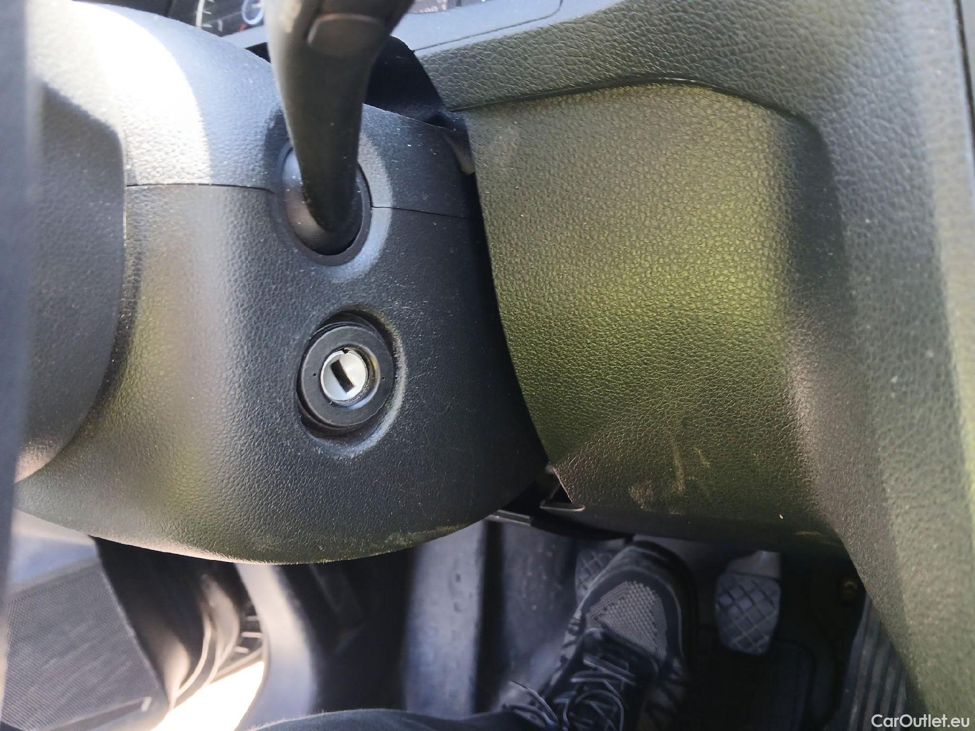  Volkswagen  Caddy VOLKSWAGEN  / 2015 / 4P / furgón derivado de turismo Profesional Furgón 2.0 TDI 55kW BMT #1