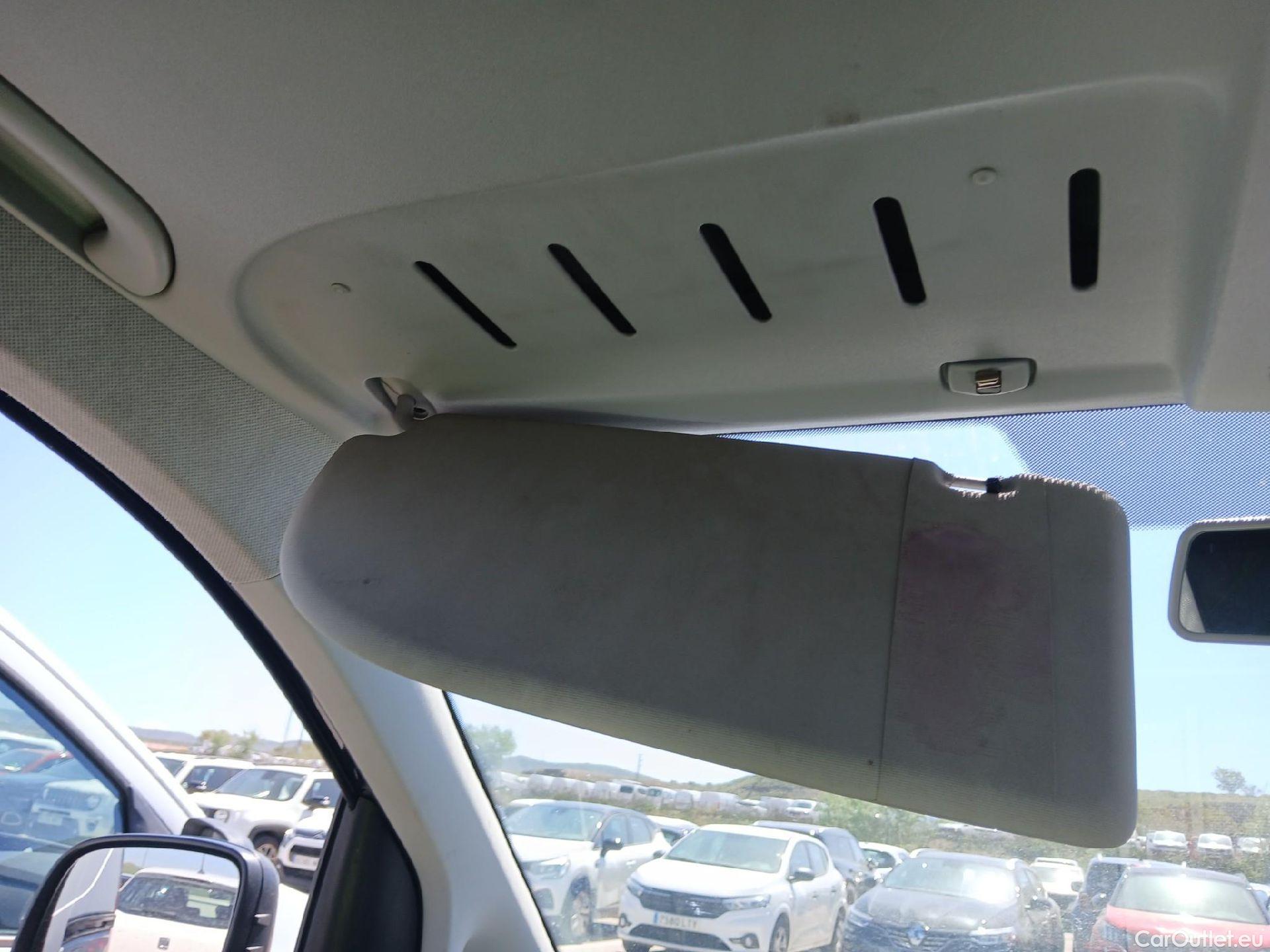  Volkswagen  Caddy VOLKSWAGEN  / 2015 / 4P / furgón derivado de turismo Profesional Furgón 2.0 TDI 55kW BMT #7