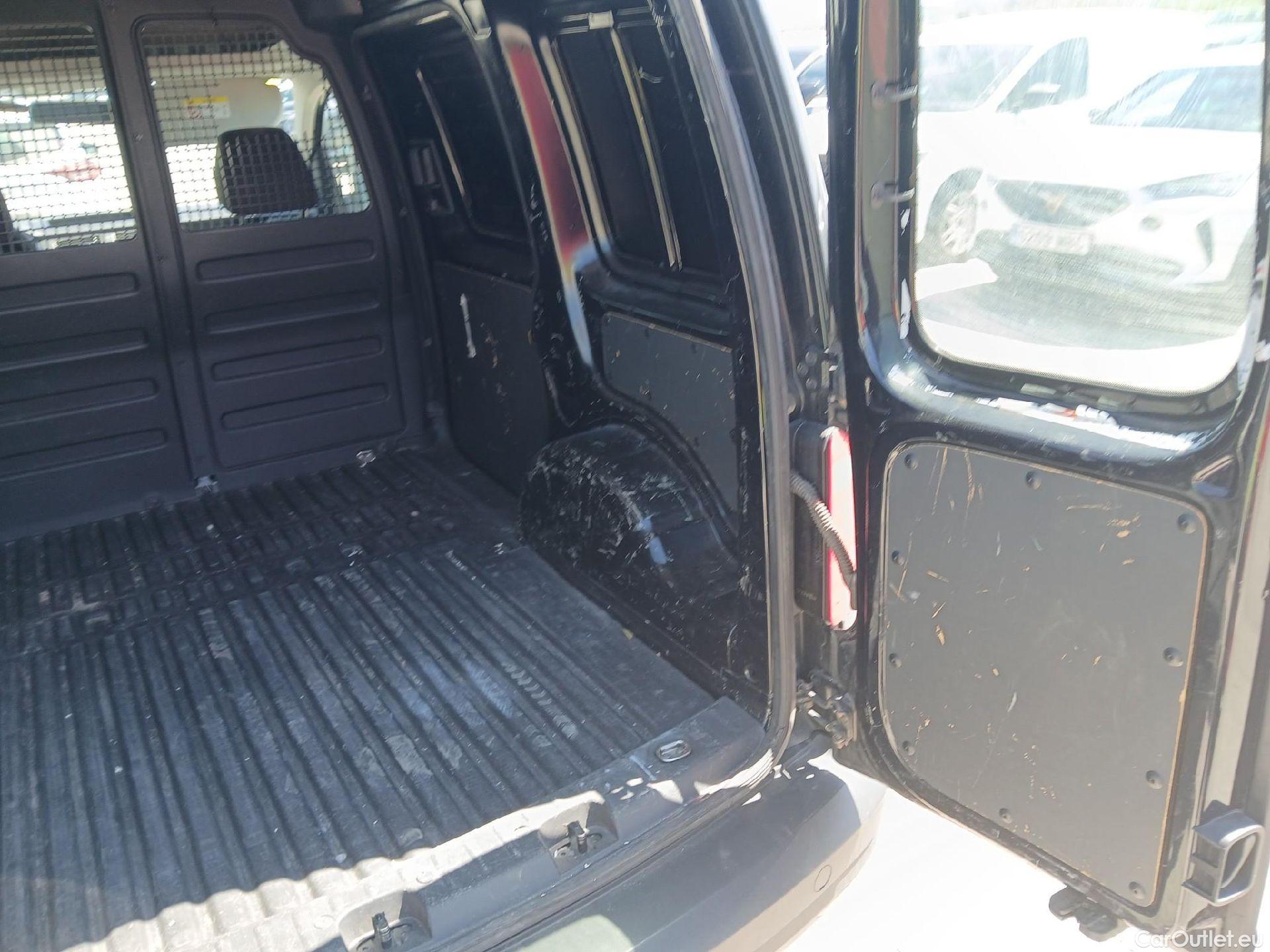  Volkswagen  Caddy VOLKSWAGEN  / 2015 / 4P / furgón derivado de turismo Profesional Furgón 2.0 TDI 55kW BMT #16