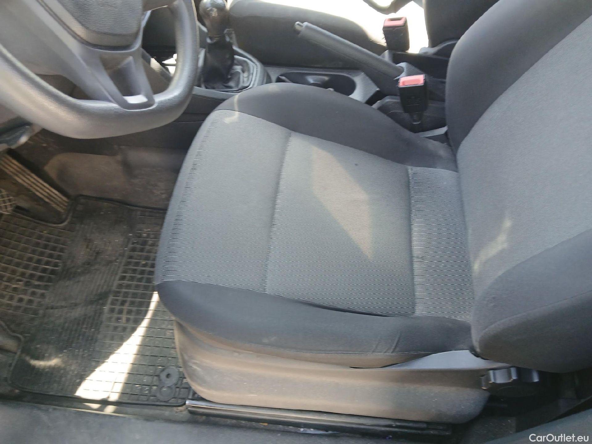  Volkswagen  Caddy VOLKSWAGEN  / 2015 / 4P / furgón derivado de turismo Profesional Furgón 2.0 TDI 55kW BMT #9