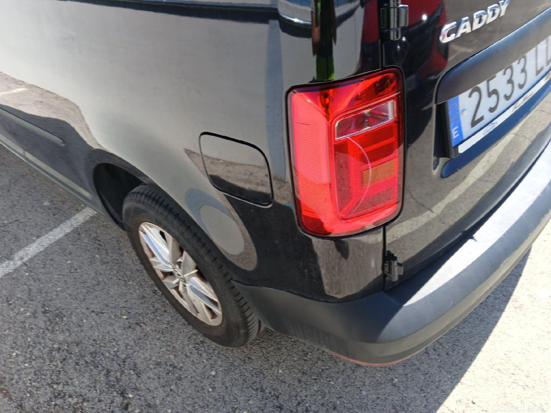  Volkswagen  Caddy VOLKSWAGEN  / 2015 / 4P / furgón derivado de turismo Profesional Furgón 2.0 TDI 55kW BMT #39