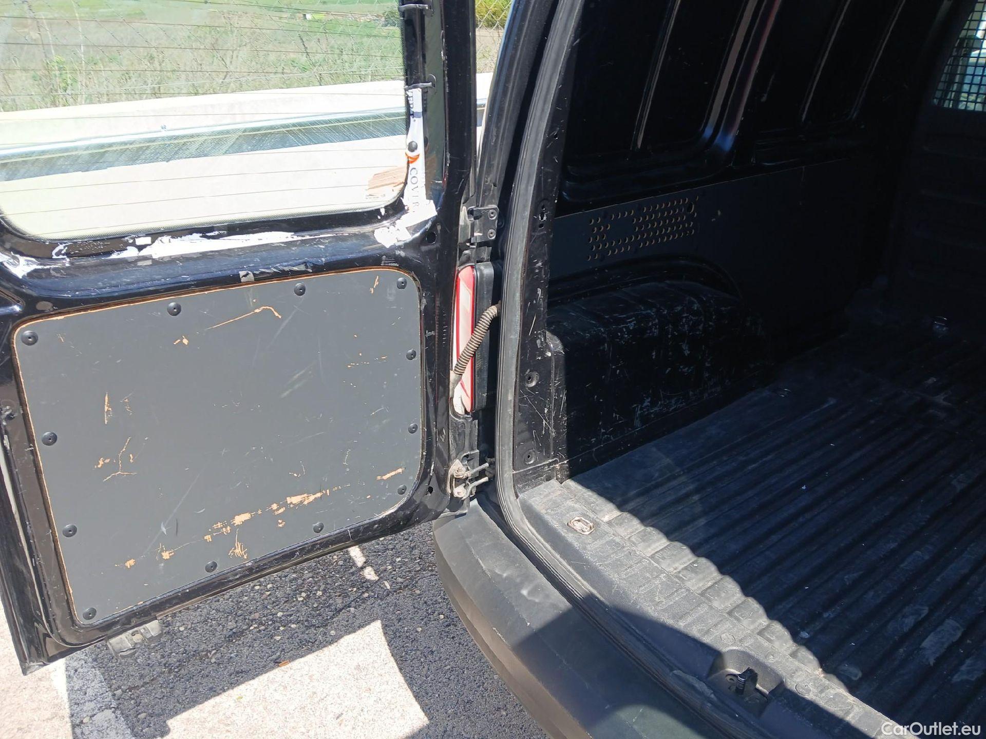  Volkswagen  Caddy VOLKSWAGEN  / 2015 / 4P / furgón derivado de turismo Profesional Furgón 2.0 TDI 55kW BMT #18