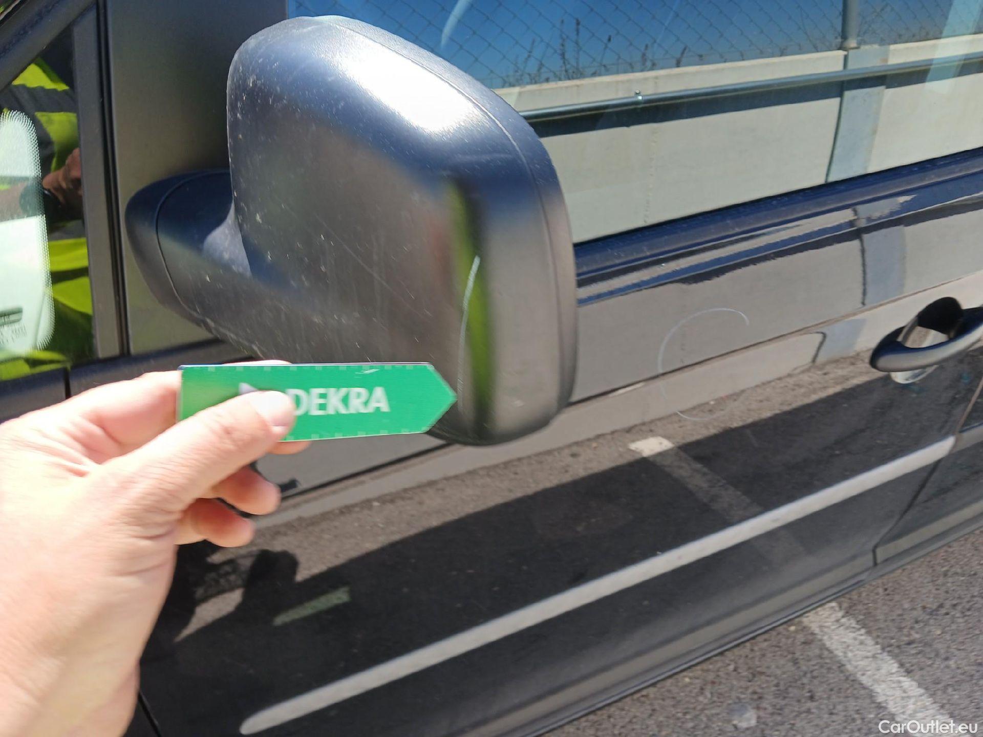  Volkswagen  Caddy VOLKSWAGEN  / 2015 / 4P / furgón derivado de turismo Profesional Furgón 2.0 TDI 55kW BMT #32