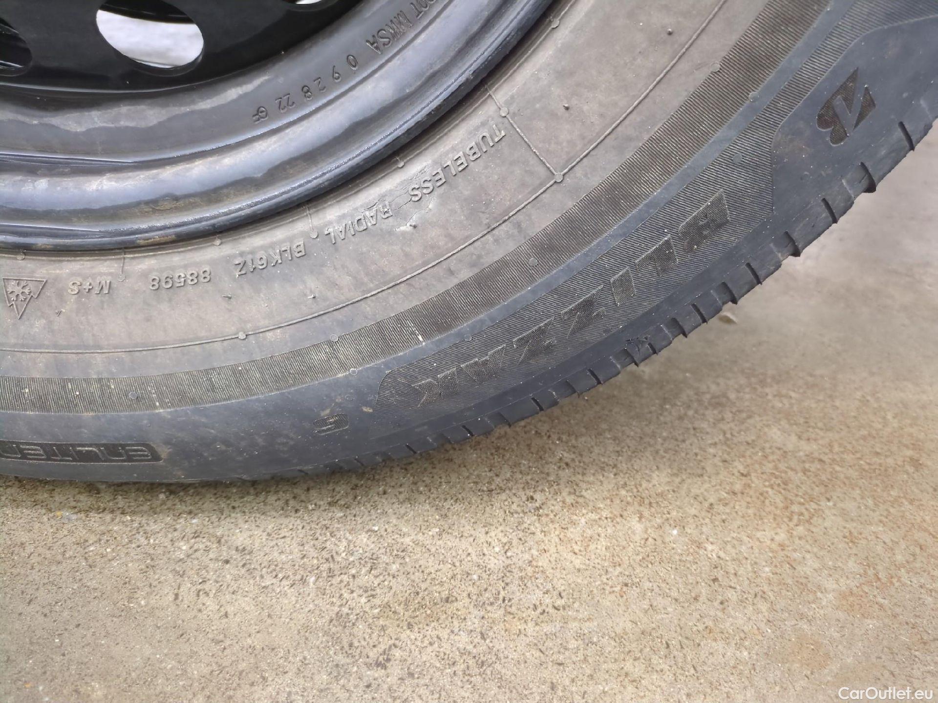  Toyota  Hilux TOYOTA  XC / 2020 / 4P / Pick-up 2.4 D-4D X-TRA LeCap 4WD #7