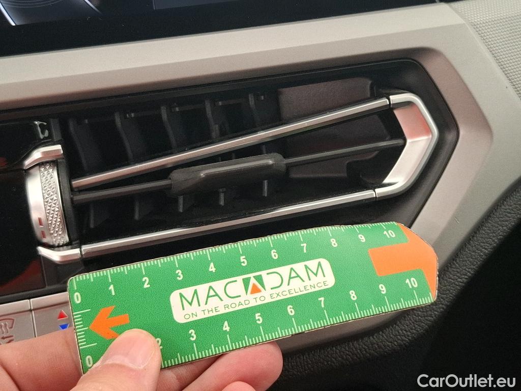  Bmw  Serie 3 BMW Série 3 Touring / 2018 / 5P / Break 318d 150ch Business Design BVA8 #9