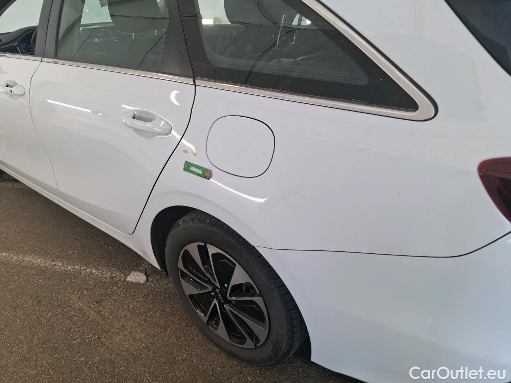  KIA  Cee'd KIA ceed SW / 2021 / 5P / Break 1.6 GDI ISG ISG PHEV ACTIVE BU SW DCT6 #18