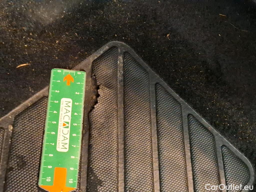  Peugeot  3008  Active Pack 1.5 HDi 130CV BVA8 E6d #15