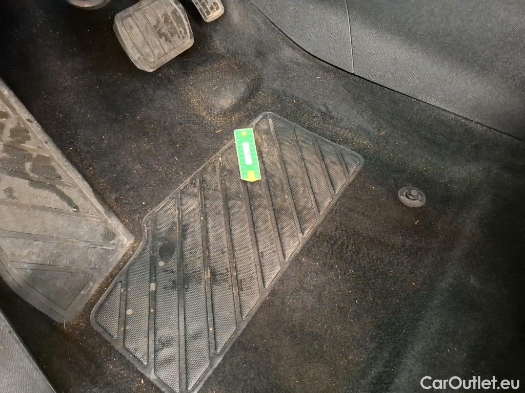  Peugeot  3008  Active Pack 1.5 HDi 130CV BVA8 E6d #14