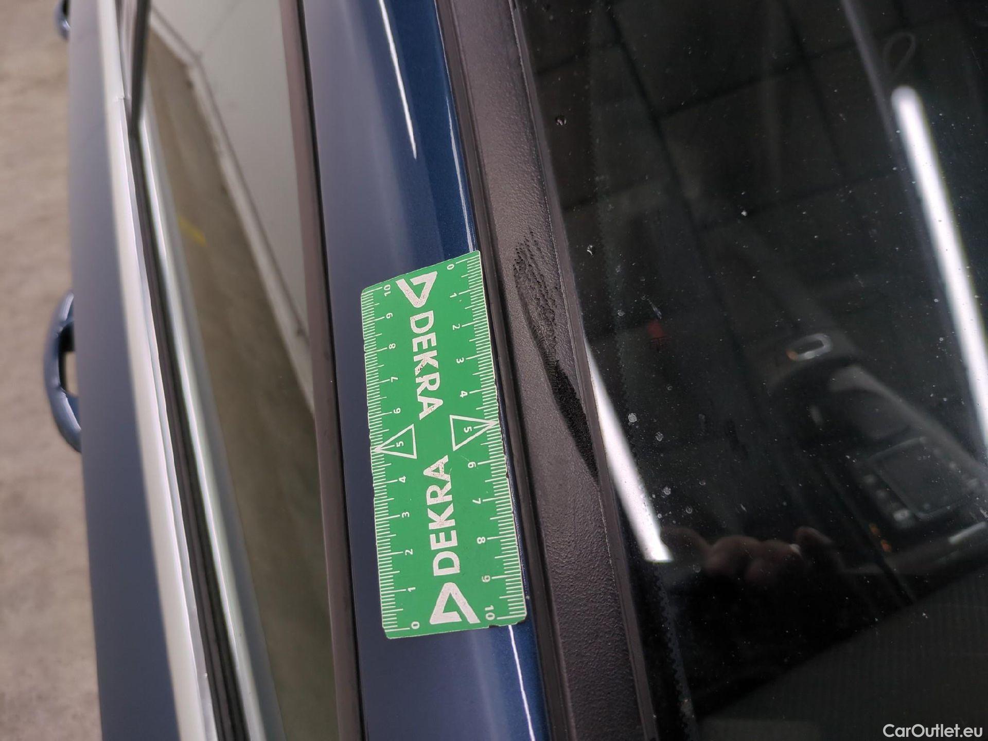  Mercedes  A-Klasse MERCEDES-BENZ Classe A Compact / 2018 / 5P / Berline A 180 d Business Line #17