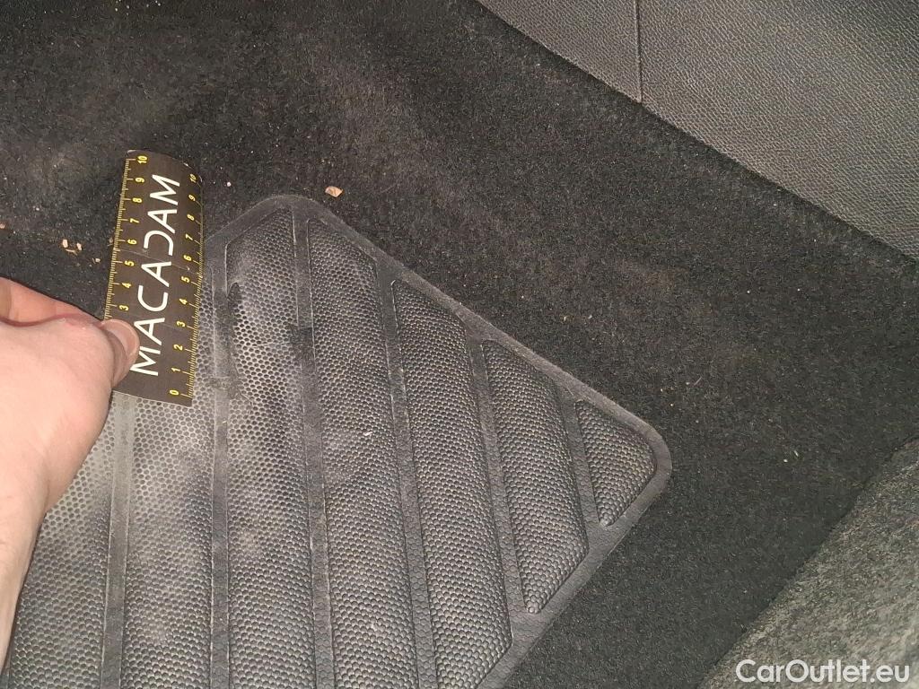  Peugeot  5008 PEUGEOT  / 2020 / 5P / SUV BlueHDi 130 S&S EAT8 Allure #25