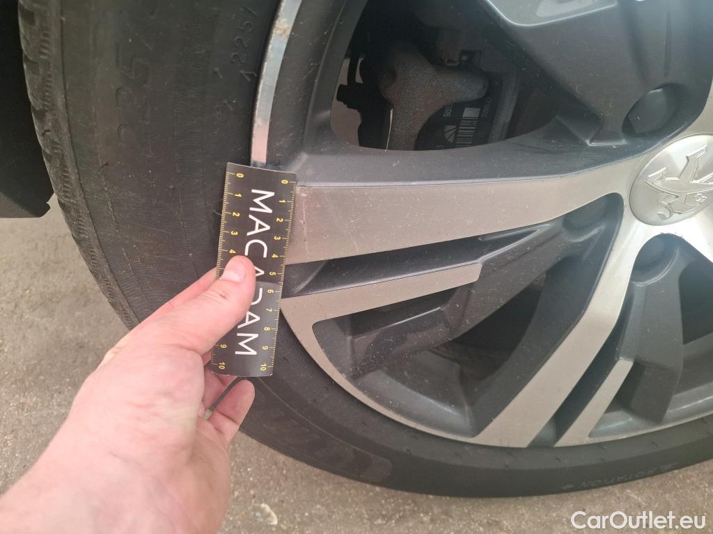  Peugeot  5008 PEUGEOT  / 2020 / 5P / SUV BlueHDi 130 S&S EAT8 Allure #21