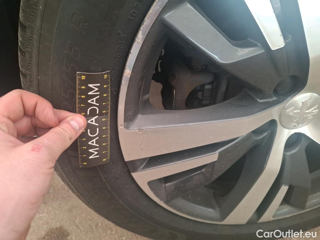  Peugeot  5008 PEUGEOT  / 2020 / 5P / SUV BlueHDi 130 S&S EAT8 Allure #20