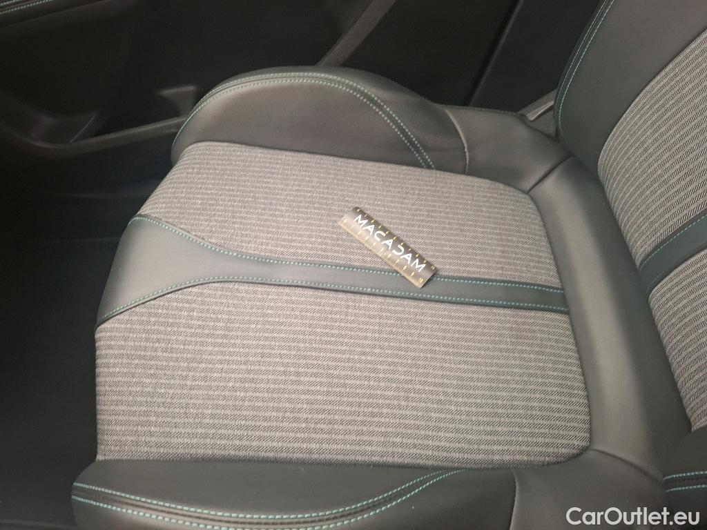  Peugeot  5008 PEUGEOT  / 2020 / 5P / SUV BlueHDi 130 S&S EAT8 Allure #9