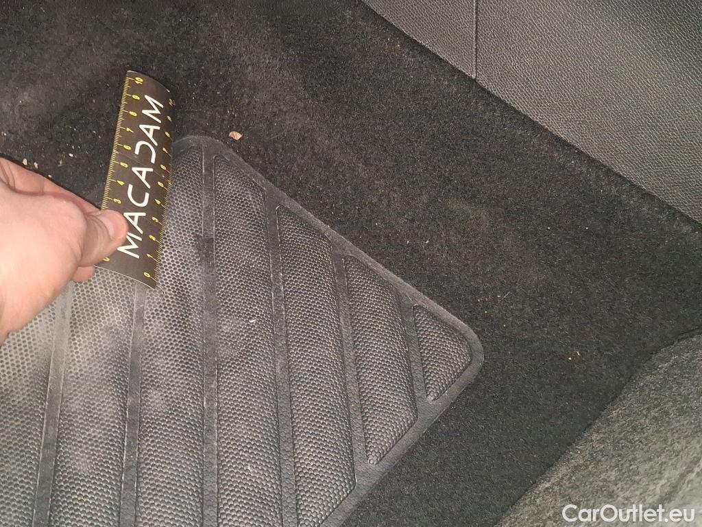  Peugeot  5008 PEUGEOT  / 2020 / 5P / SUV BlueHDi 130 S&S EAT8 Allure #26