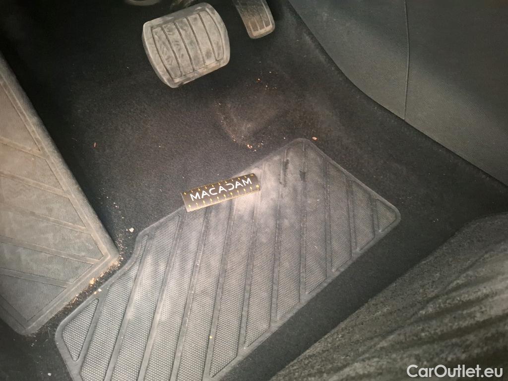  Peugeot  5008 PEUGEOT  / 2020 / 5P / SUV BlueHDi 130 S&S EAT8 Allure #24