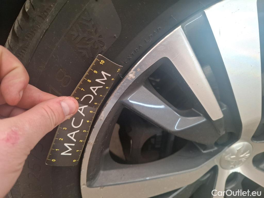  Peugeot  5008 PEUGEOT  / 2020 / 5P / SUV BlueHDi 130 S&S EAT8 Allure #19