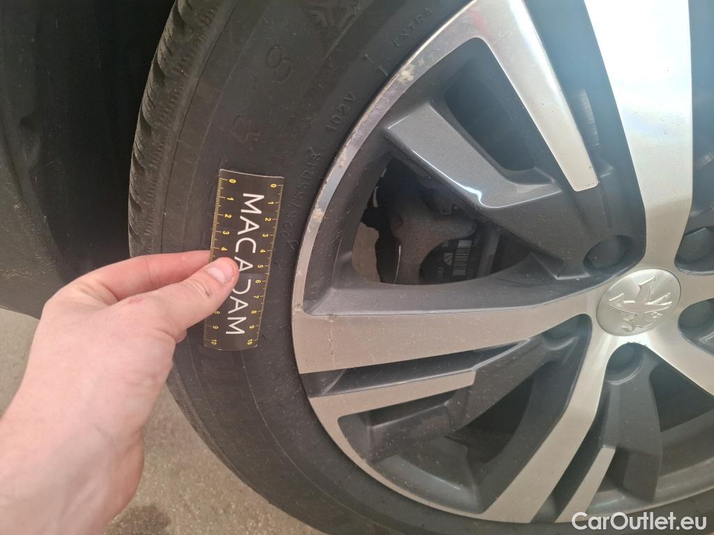  Peugeot  5008 PEUGEOT  / 2020 / 5P / SUV BlueHDi 130 S&S EAT8 Allure #23