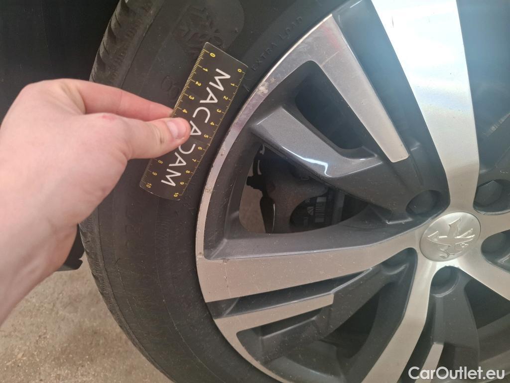  Peugeot  5008 PEUGEOT  / 2020 / 5P / SUV BlueHDi 130 S&S EAT8 Allure #22