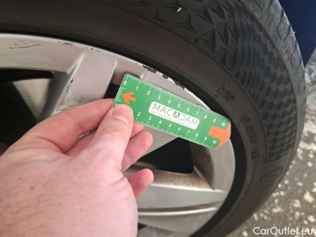  Volkswagen  Golf  VOLKSWAGEN / 2020 / 5P / Berline 1.5 ETSI OPF 130 DSG7 LIFE BUSINESS #35