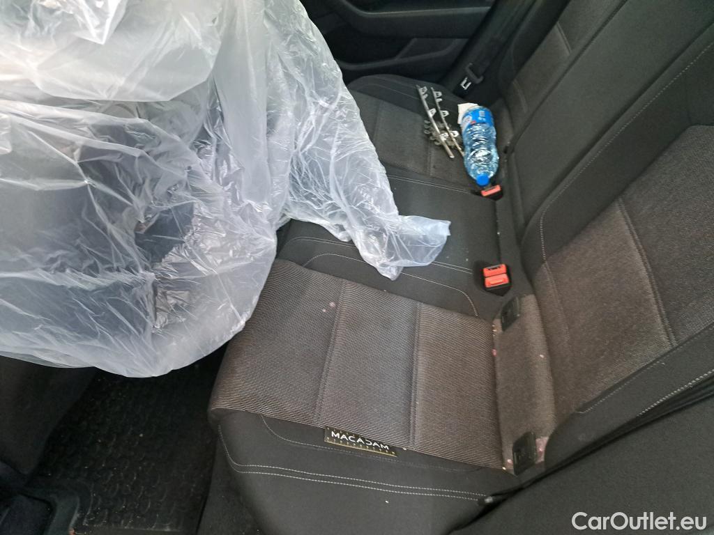  Volkswagen  Passat VOLKSWAGEN  4p Berline 2.0 TDI 150 DSG6 Confortline BUS BMT #24