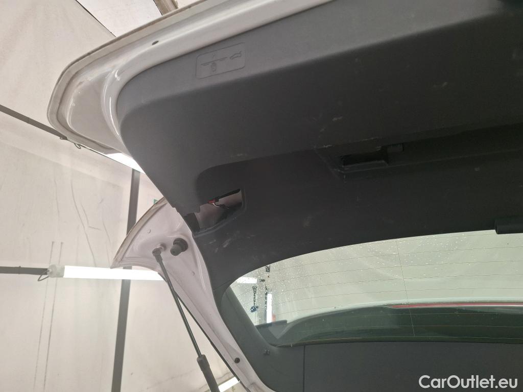  Volkswagen  Golf  VIII Berline Life Plus 2.0 TDI 115CV BVA7 E6d #32