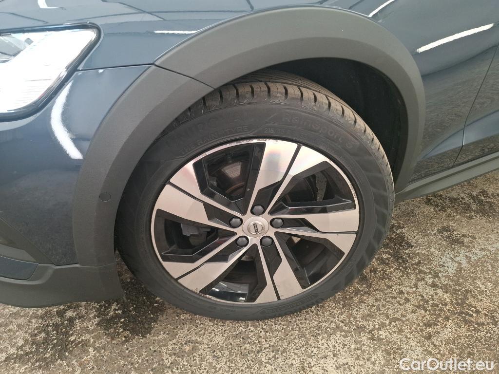 Volvo  V60 VOLVO  Cross Country / 2020 / 5P / Break B4 AWD 197 GT8 Cross Country Pro #3