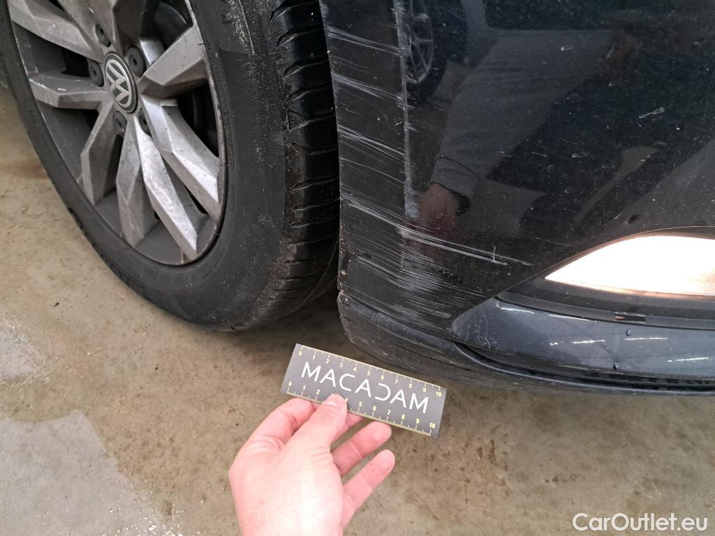  Volkswagen  Passat VOLKSWAGEN  4p Berline 2.0 TDI 150 DSG6 Confortline BUS BMT #17