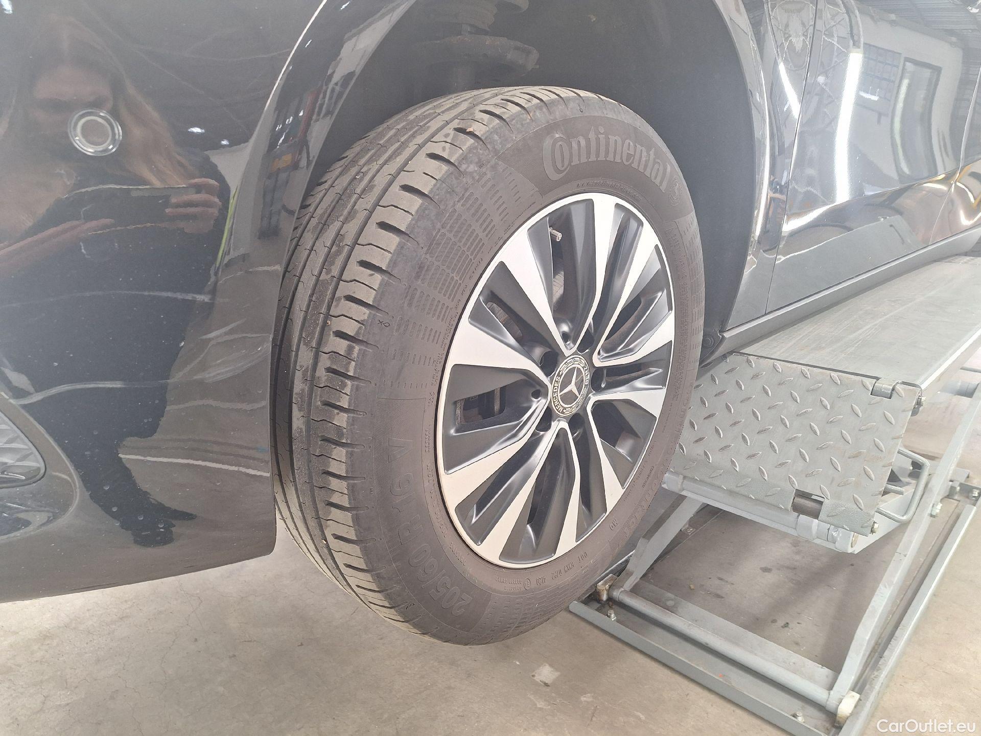  Mercedes  A-Klasse Mercedes, A-Class Berline '18, Mercedes-Benz  Limousine A 180 Business So #32