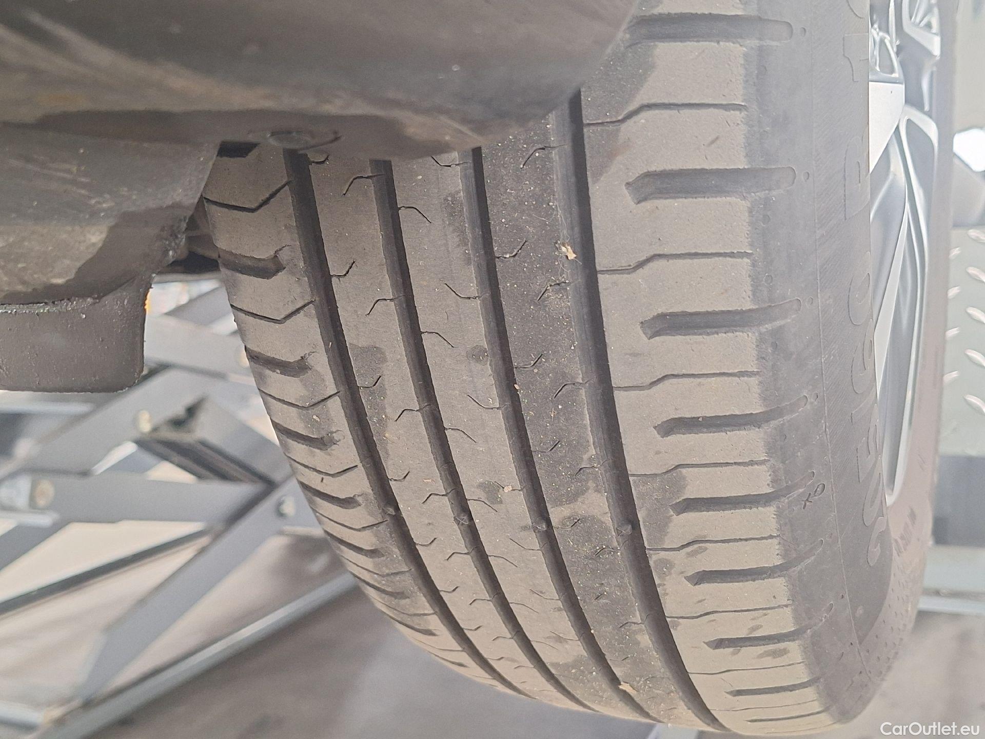  Mercedes  A-Klasse Mercedes, A-Class Berline '18, Mercedes-Benz  Limousine A 180 Business So #33