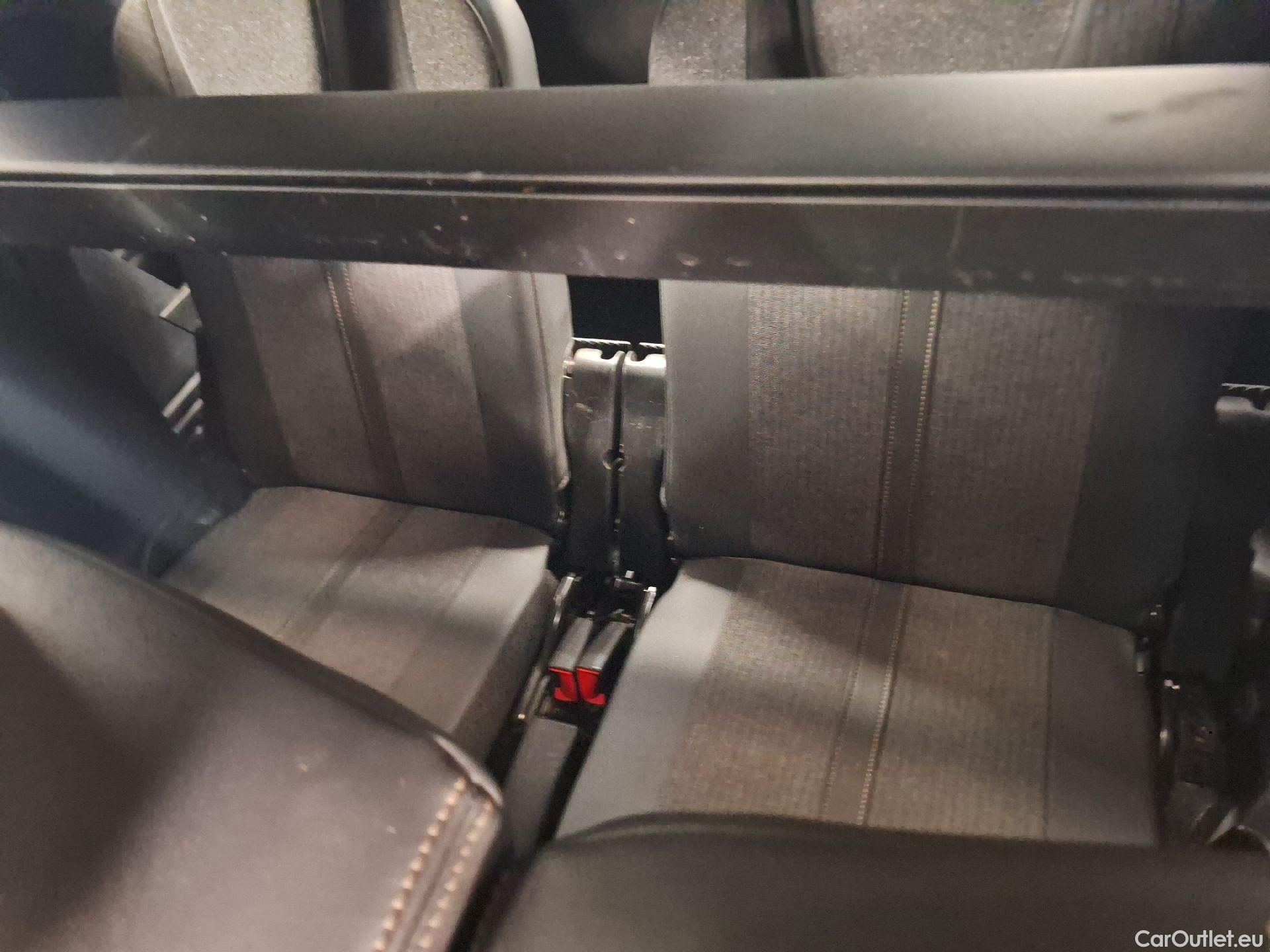  Peugeot  5008 Peugeot,  '16, Peugeot  1.5 BlueHDi 96kW S&S EAT8 GT Line 5d 7pl #21