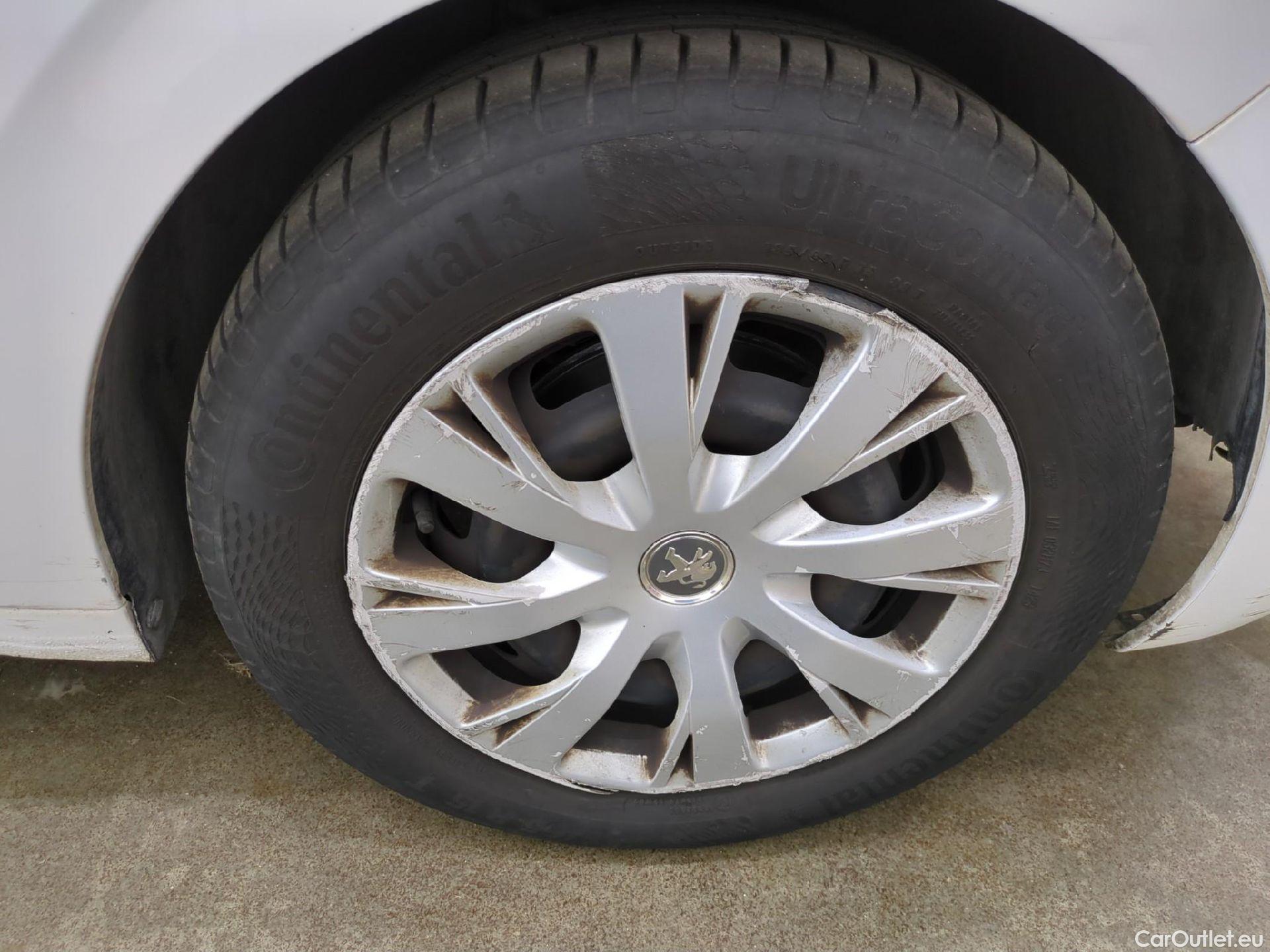  Peugeot  208  Affaire Premium 1.6 HDi 75CV BVM5 E6 #8