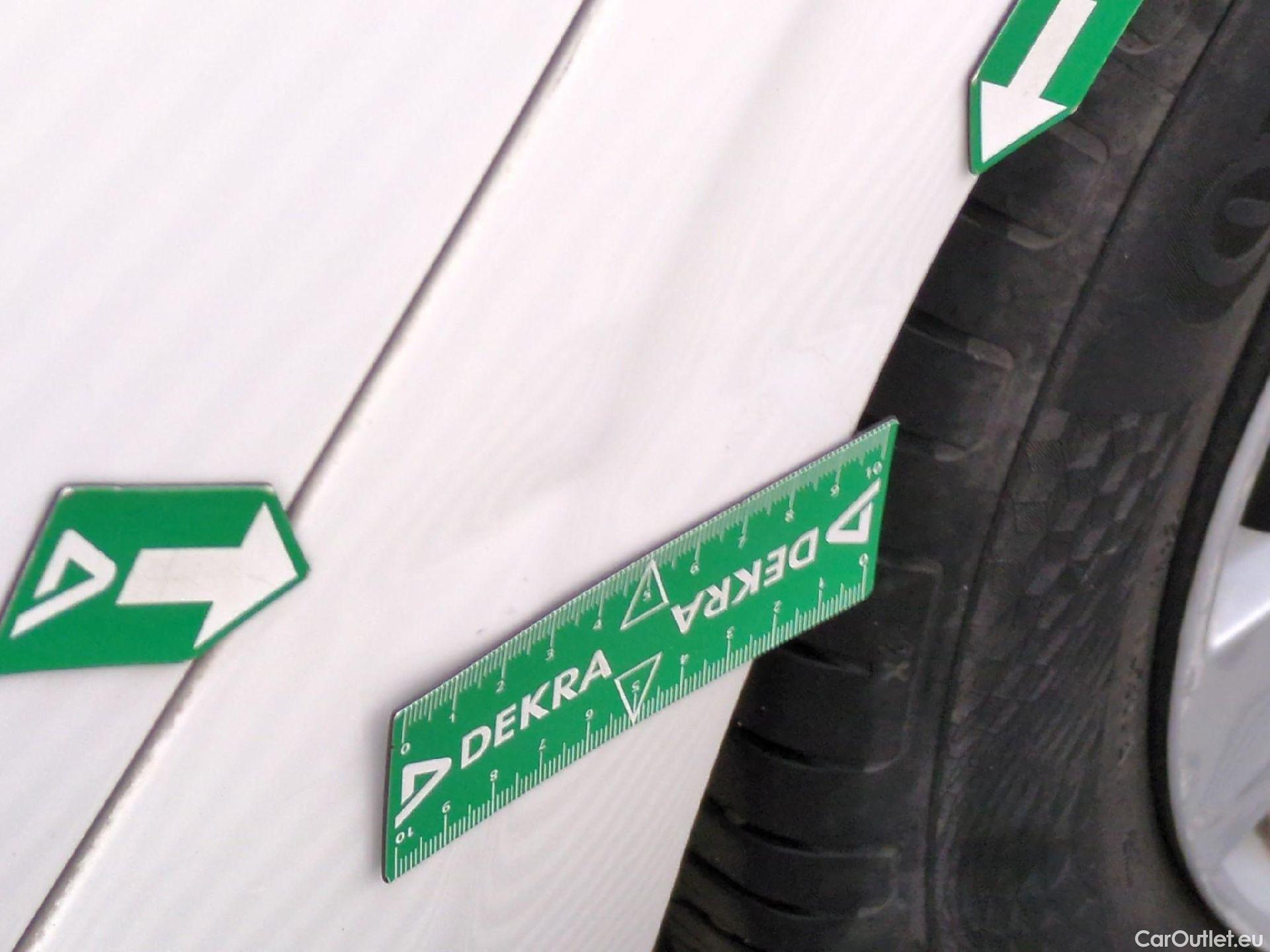  Peugeot  208  Affaire Premium 1.6 HDi 75CV BVM5 E6 #61