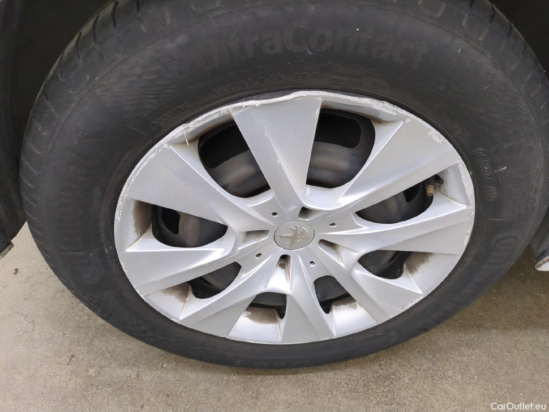  Peugeot  208  Affaire Premium 1.6 HDi 75CV BVM5 E6 #14