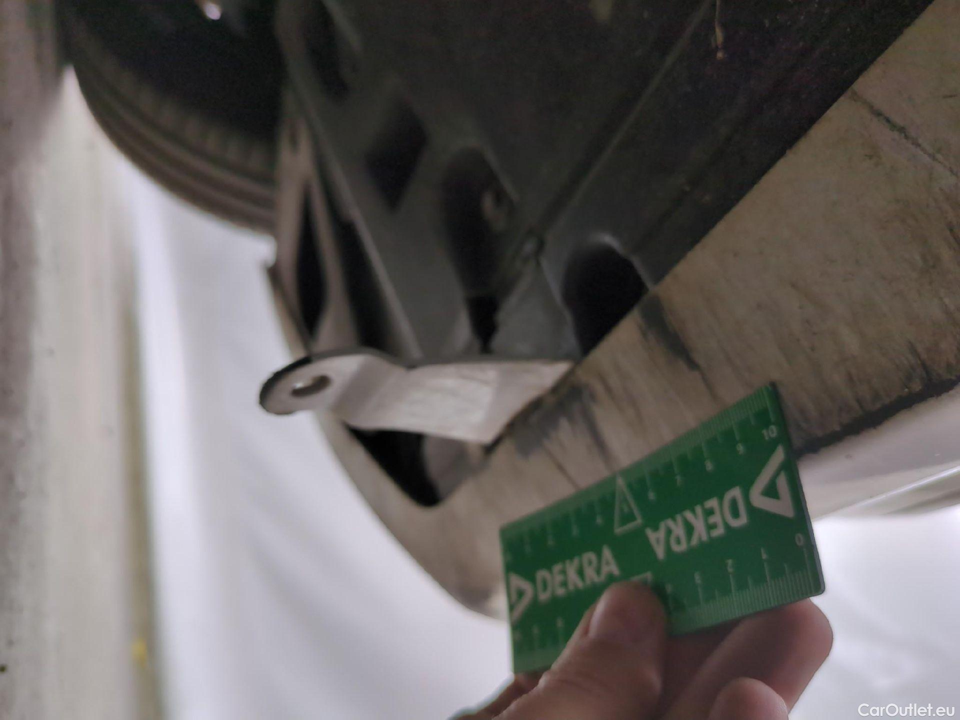  Peugeot  208  Affaire Premium 1.6 HDi 75CV BVM5 E6 #37