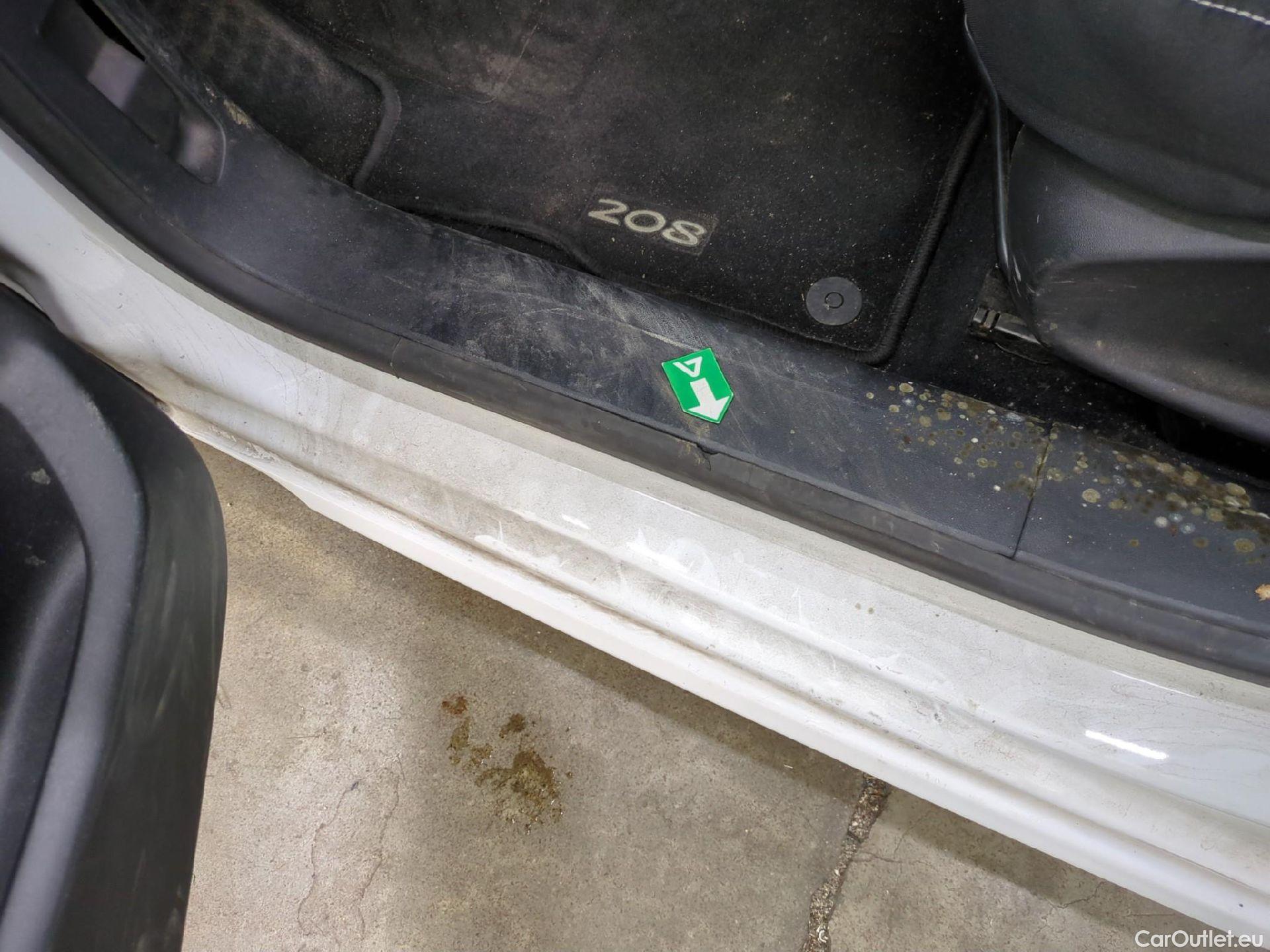  Peugeot  208  Affaire Premium 1.6 HDi 75CV BVM5 E6 #2
