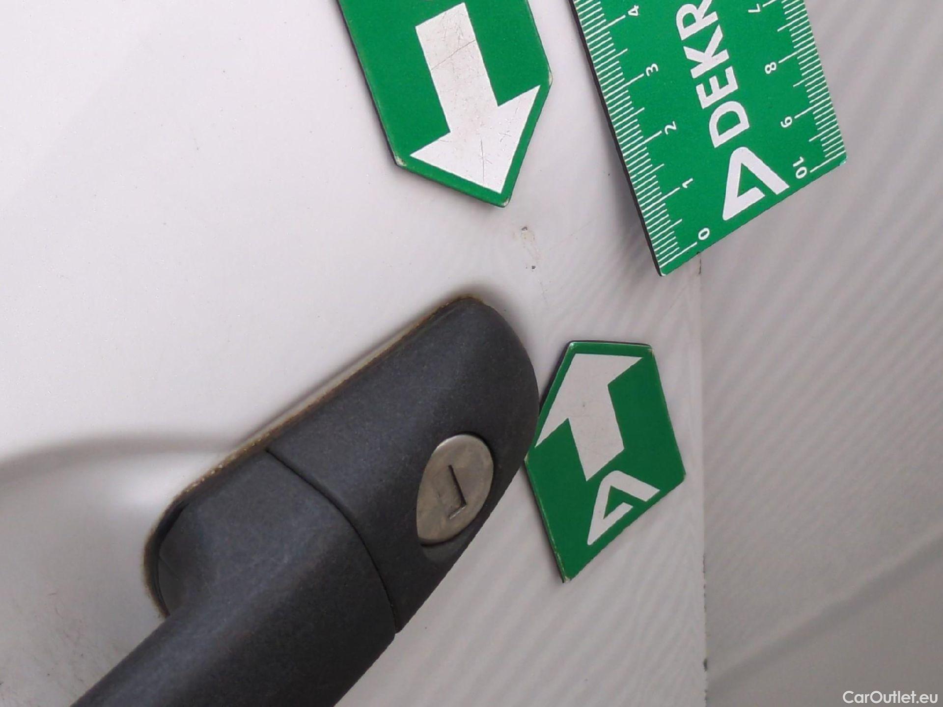  Peugeot  208  Affaire Premium 1.6 HDi 75CV BVM5 E6 #58