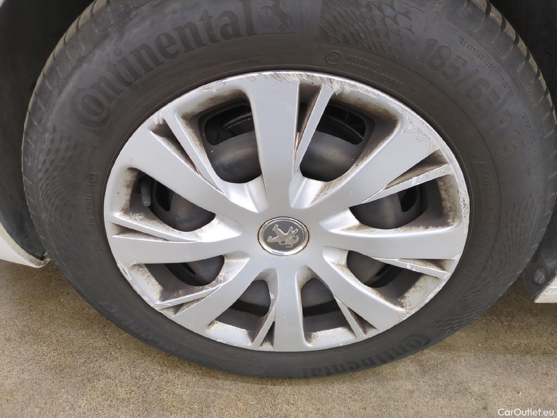  Peugeot  208  Affaire Premium 1.6 HDi 75CV BVM5 E6 #12