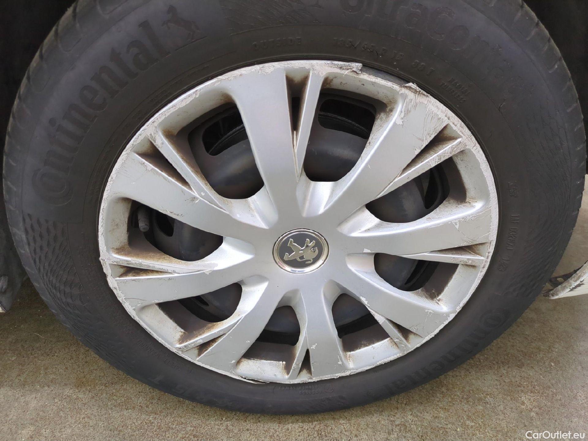  Peugeot  208  Affaire Premium 1.6 HDi 75CV BVM5 E6 #9