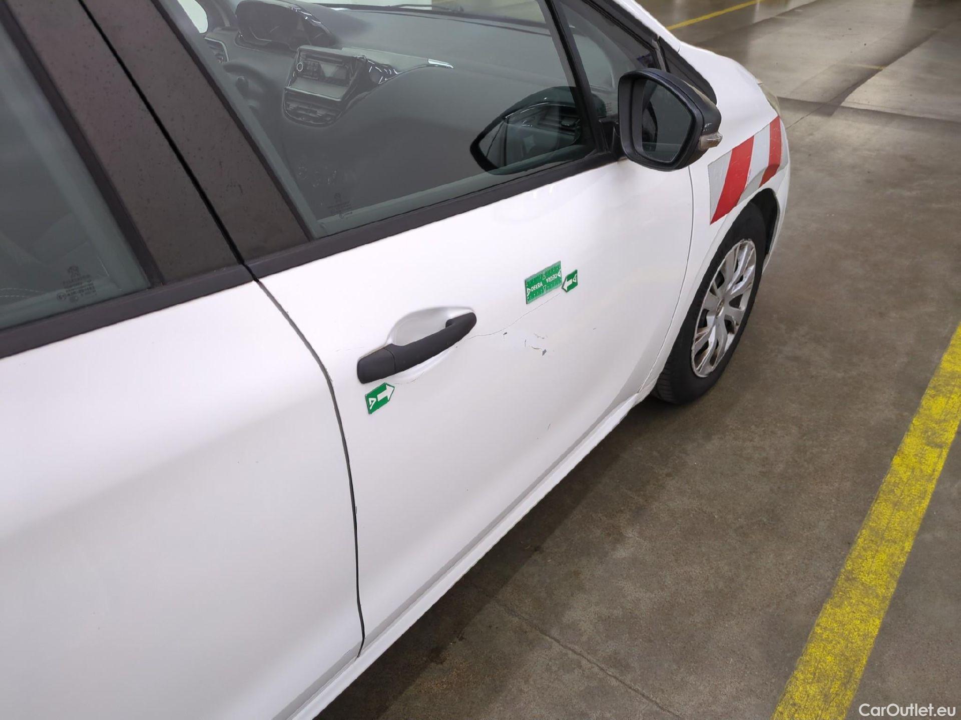  Peugeot  208  Affaire Premium 1.6 HDi 75CV BVM5 E6 #22